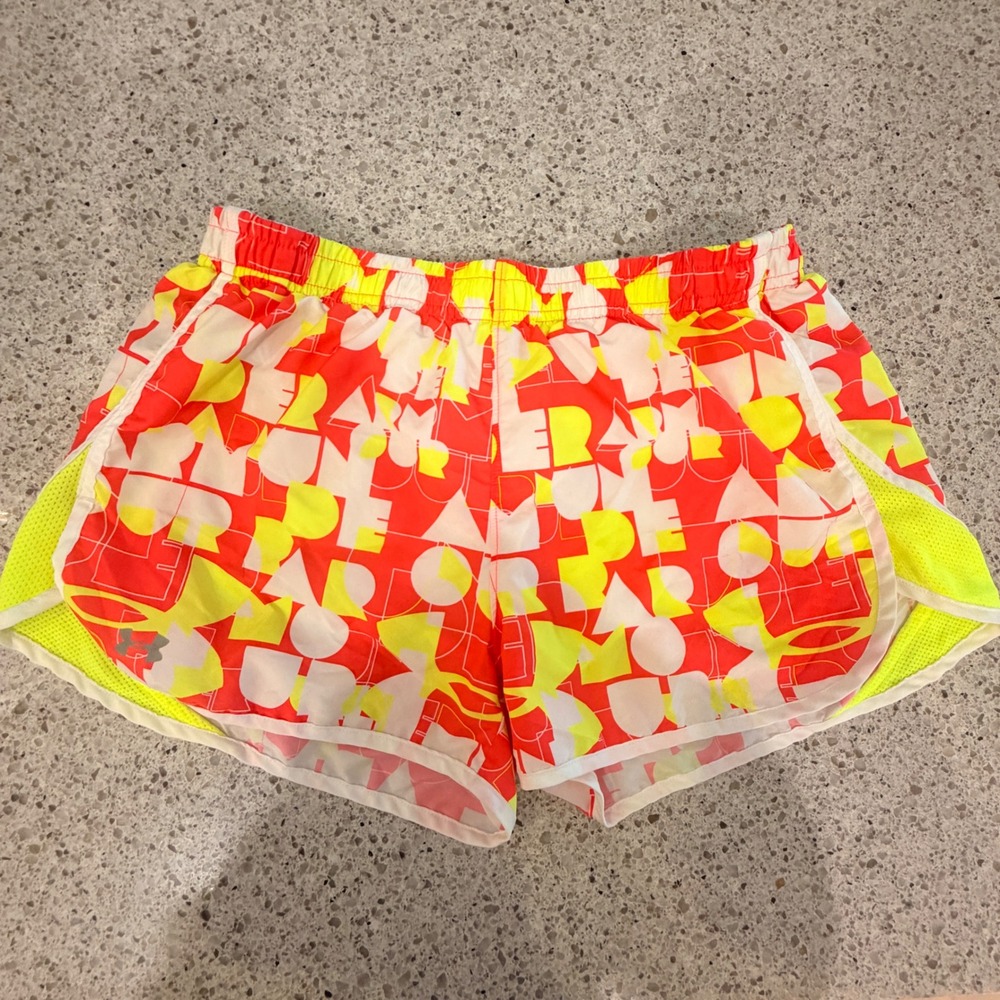 Under Armour HeatGear Running Shorts Women Medium Geometric Neon Hi Visibiity